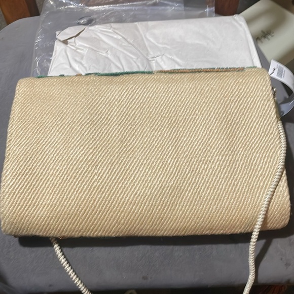 CHICO’S. Summer Straw clutch/ shoulder bag w coordinated adjustable sun visor. - Picture 6 of 10